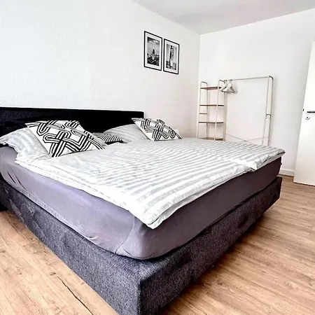 Moderne In Stadionnaehe Mit Parkplatz