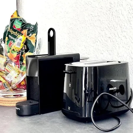 Moderne In Stadionnaehe Mit Parkplatz