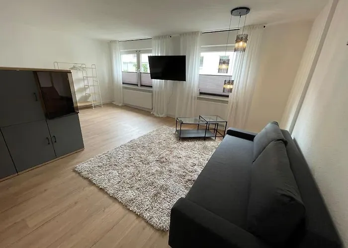 Moderne In Stadionnaehe Mit Parkplatz *