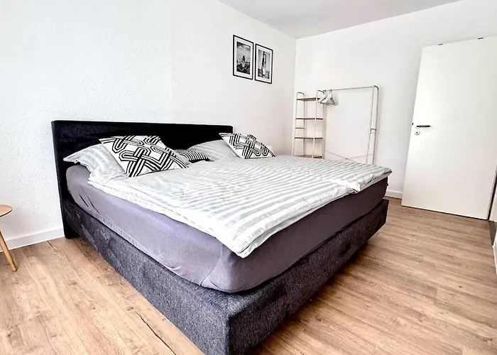 Moderne In Stadionnaehe Mit Parkplatz